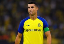 Cristiano Ronaldo: Masa Depan Tak Pasti di Al Nassr Meski Catat Rekor Gol Cristiano Ronaldo mengenakan seragam Al Nassr saat pertandingan Liga Pro Saudi 2025