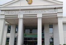 Wartawan Diminta Tunjukkan Surat Tugas, Sidang Terbuka PN Jaktim Tuai Kritik Tajam Sidang terbuka PN Jaktim dihentikan untuk verifikasi identitas wartawan