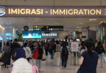 Mulai 1 September, Penumpang Internasional di Soetta, Juanda, Bali, dan Batam Wajib Isi Deklarasi Kedatangan Lewat Aplikasi All Indonesia Penumpang mengisi deklarasi kedatangan melalui aplikasi All Indonesia