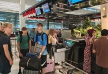 Empat WN Inggris Dideportasi Imigrasi Tangerang Usai Ketahuan Gunakan VOA untuk Bekerja Imigrasi Tangerang mendeportasi 4 WN Inggris penyalahguna Visa On Arrival
