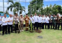 Imigrasi Ternate Ikut Tanam Pohon Kelapa Serentak, Dukung Ketahanan Pangan Nasional Imigrasi Ternate ikut kegiatan ketahanan pangan dan penanaman pohon kelapa serentak