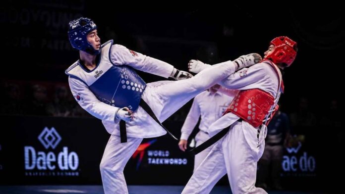 Atlet taekwondo bertanding di arena Indoor Tennis Gelora Bung Karno, Jakarta, pada ajang Asian Taekwondo Indonesia Open Championships 2026.