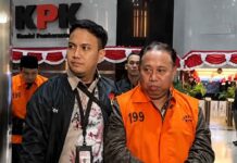 KPK Bongkar Kasus Rektor Unsoed: Rp650 Juta, ‘Mahar’ hingga 3 Tanah Rektor Unsoed Akhmad Sodiq dalam kasus dugaan pemerasan dan gratifikasi penerimaan mahasiswa baru.